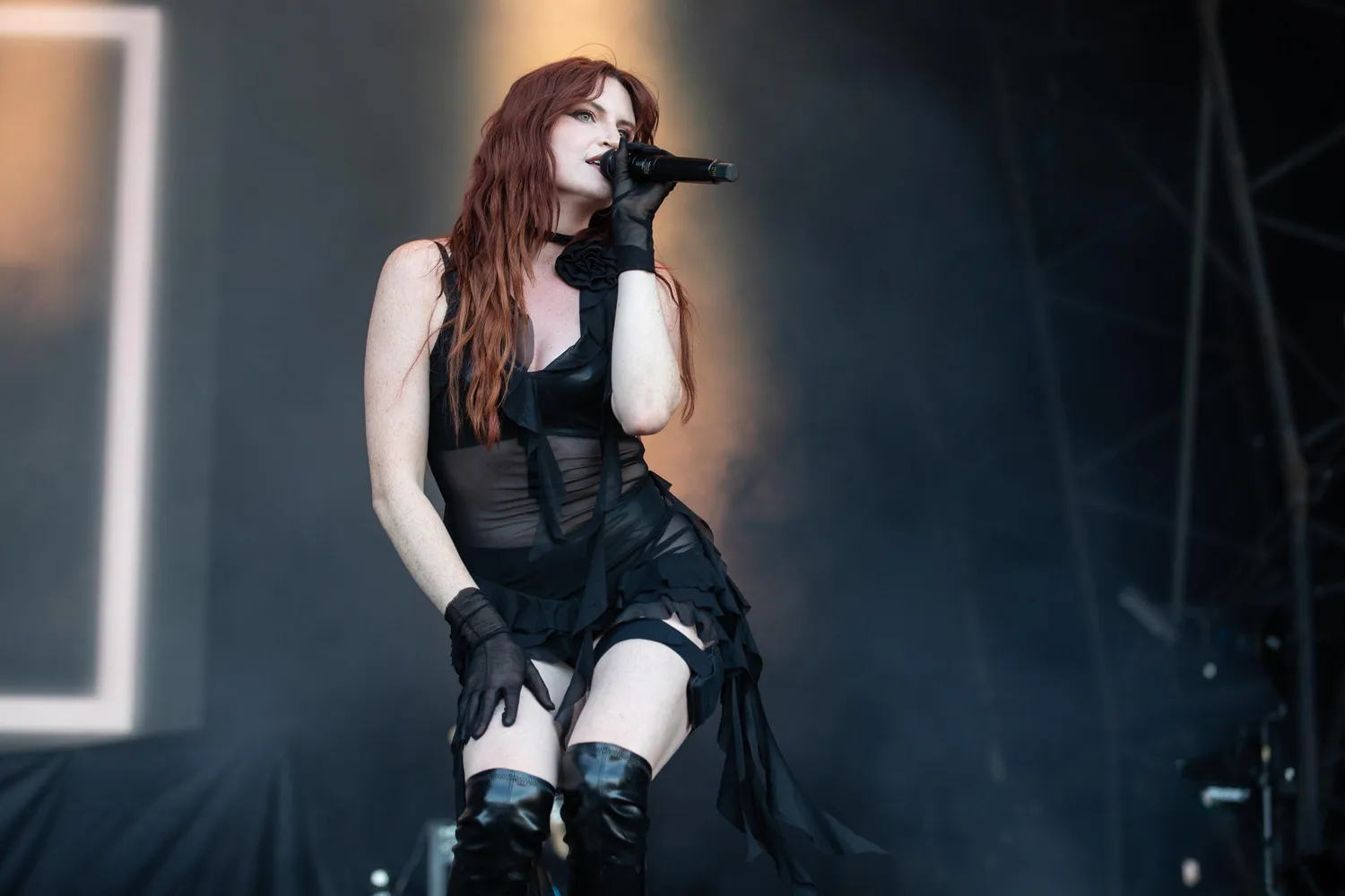 MUNA playing live